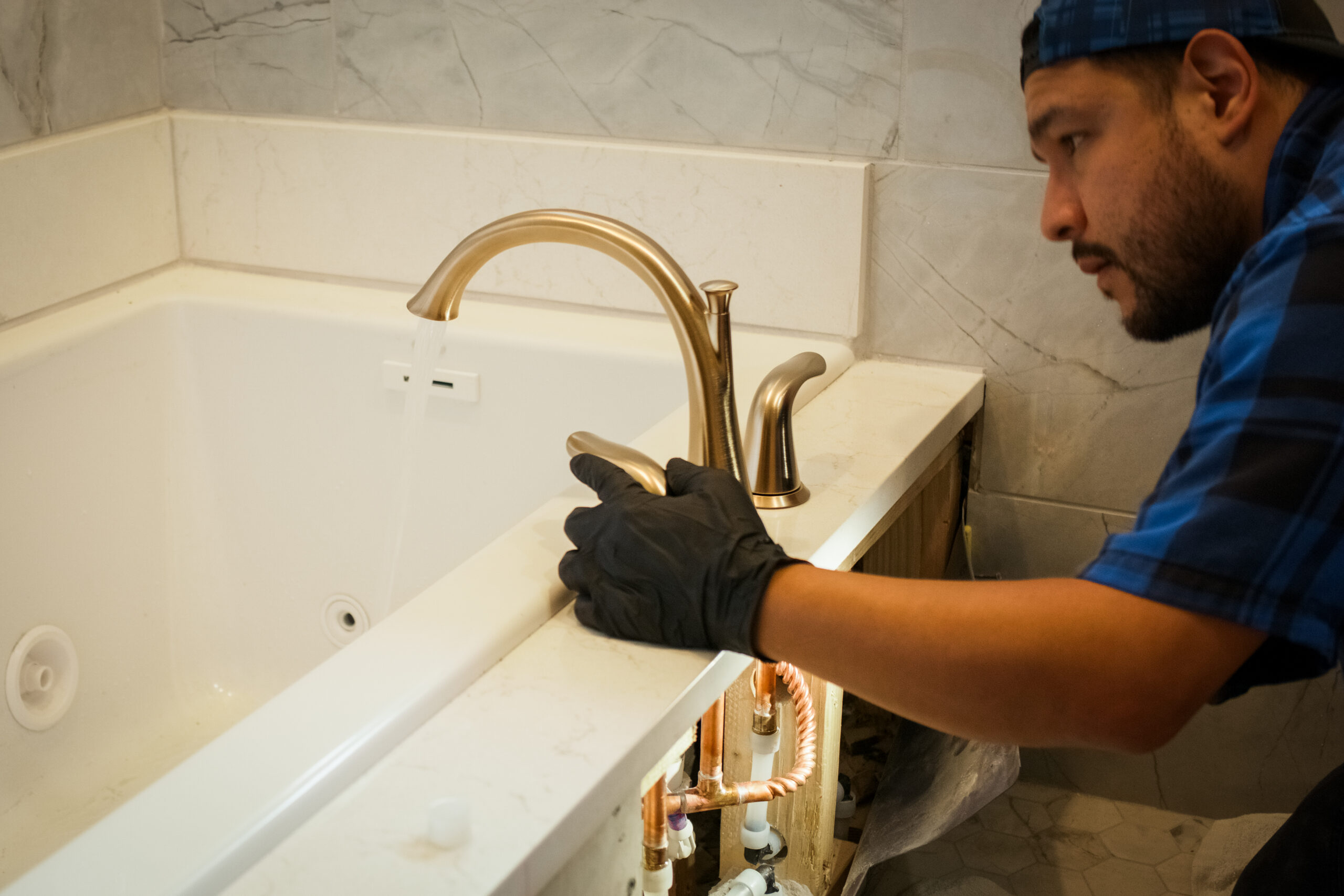 Journeyman Plumber in Portland, Or Installs Faucet
